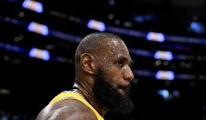 NBC记者：骑士对詹姆斯没有太大兴趣 他们不想放弃年轻球员